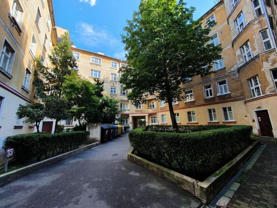 ברטיסלאבה Lovely & Unique Apt In The Historic Center. מראה חיצוני תמונה