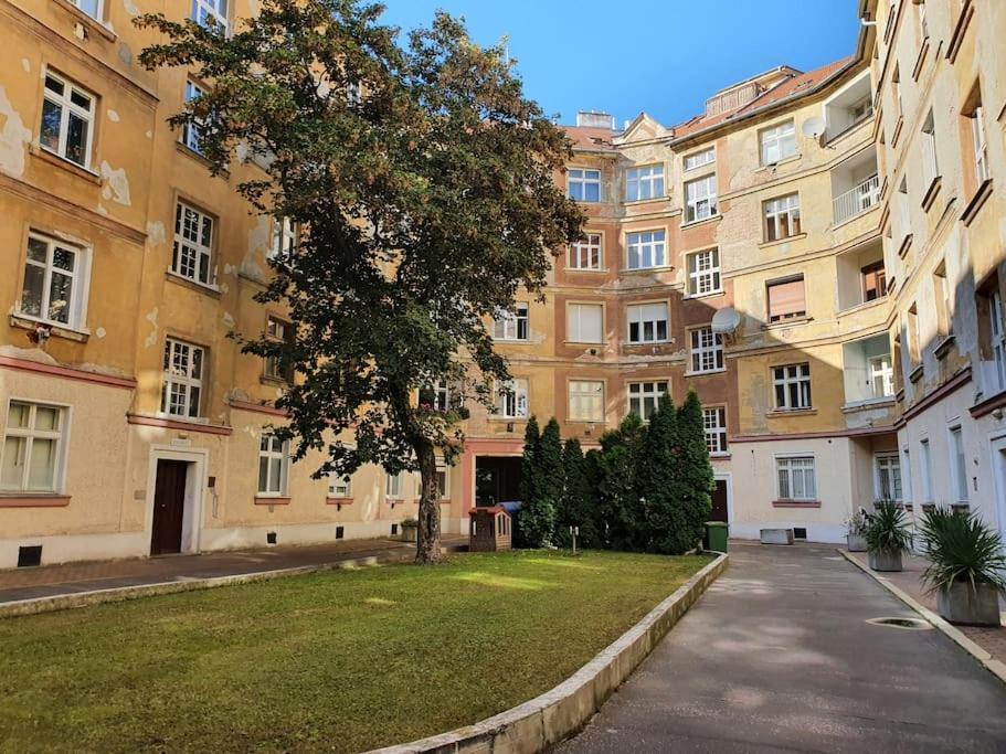 ברטיסלאבה Lovely & Unique Apt In The Historic Center. מראה חיצוני תמונה